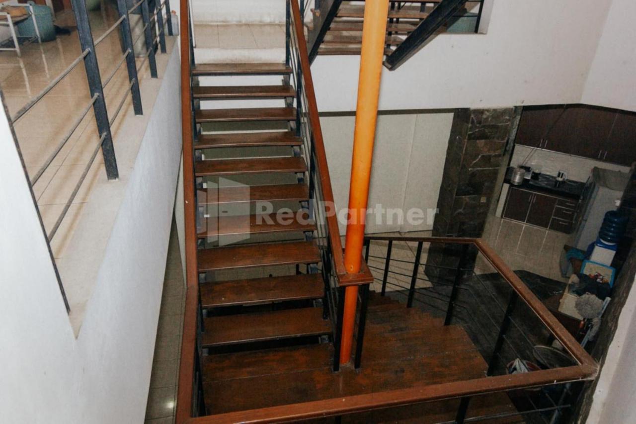Отель De Lugano Scbd Syariah Mitra Reddoorz Джакарта Экстерьер фото