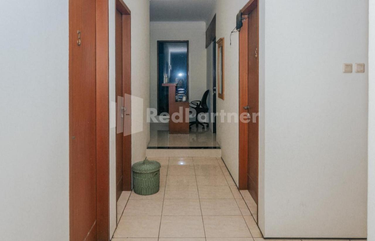 Отель De Lugano Scbd Syariah Mitra Reddoorz Джакарта Экстерьер фото