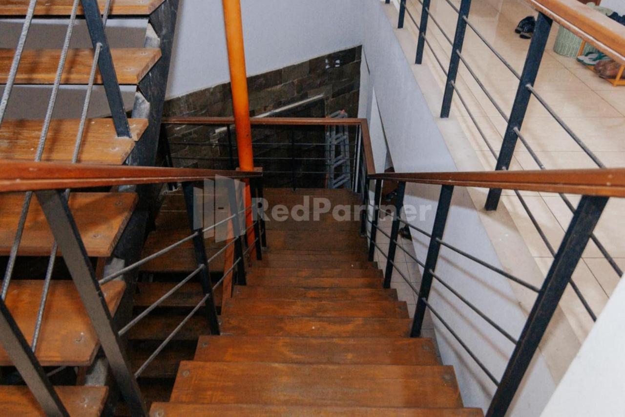 Отель De Lugano Scbd Syariah Mitra Reddoorz Джакарта Экстерьер фото