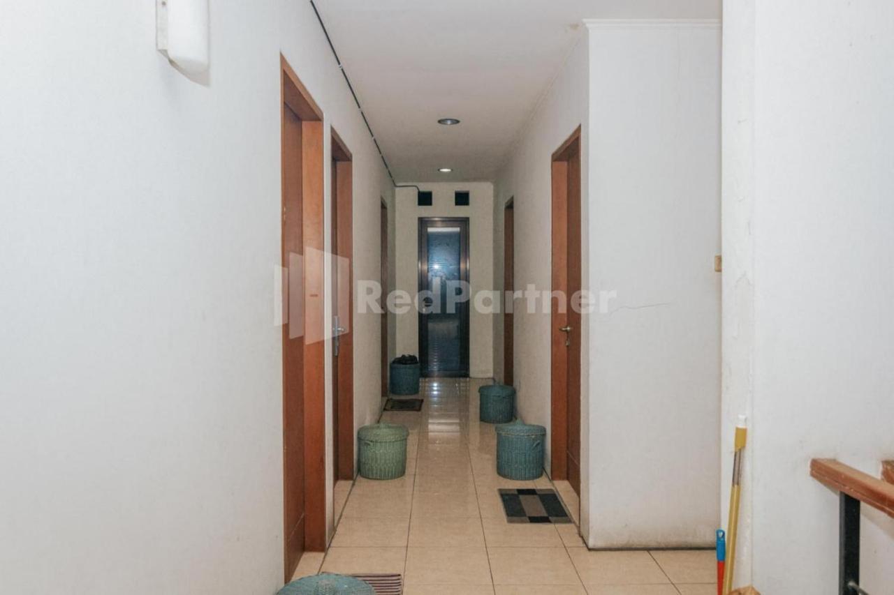 Отель De Lugano Scbd Syariah Mitra Reddoorz Джакарта Экстерьер фото